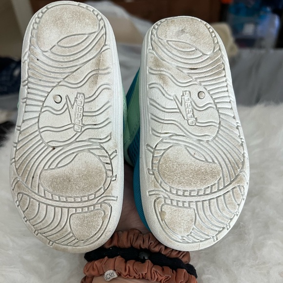 Speedo toddler girl water shoes size 5-6 - Picture 2 of 3